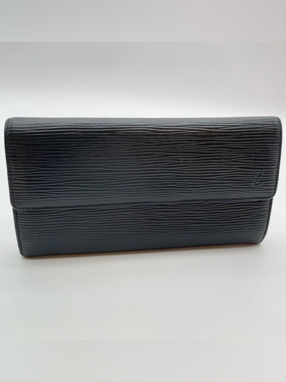 Louis Vuitton Epi Portefeuille Sarah
6 Bi-Fold Long Wallet